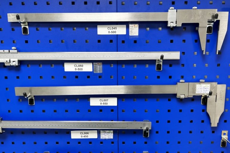 Quality Measuring Instruments Rack ¿What is the utility of measuring instruments in industry?