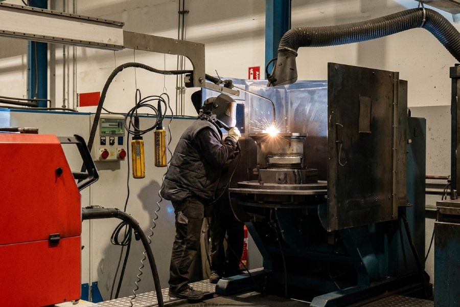 Supervisión del proceso de soldadura MIG automatizada en componente industrial de Asimer Group
