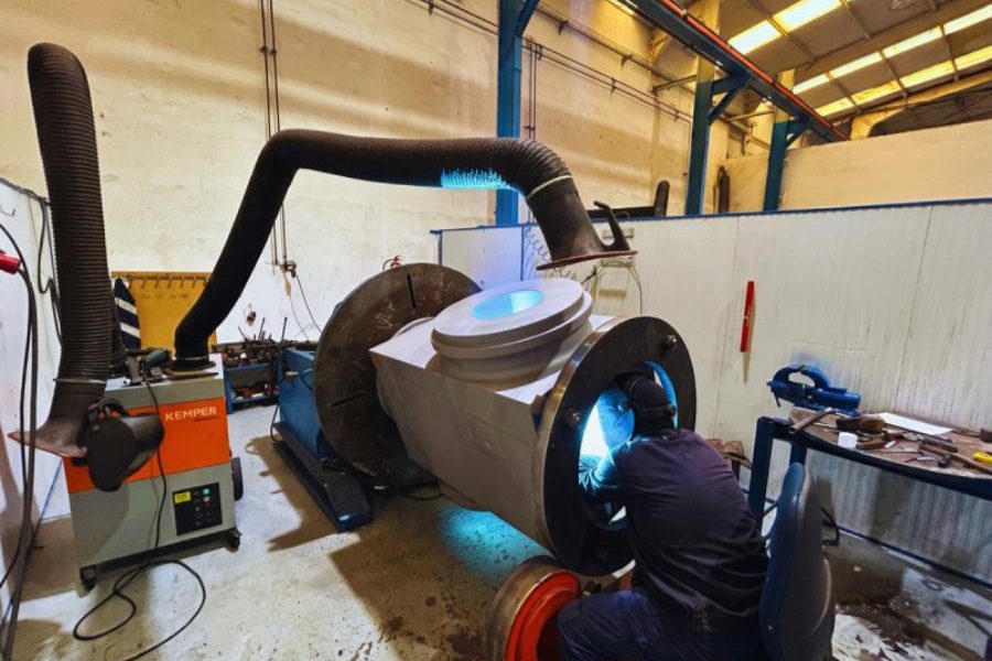 Automated MIG welding on a large industrial component